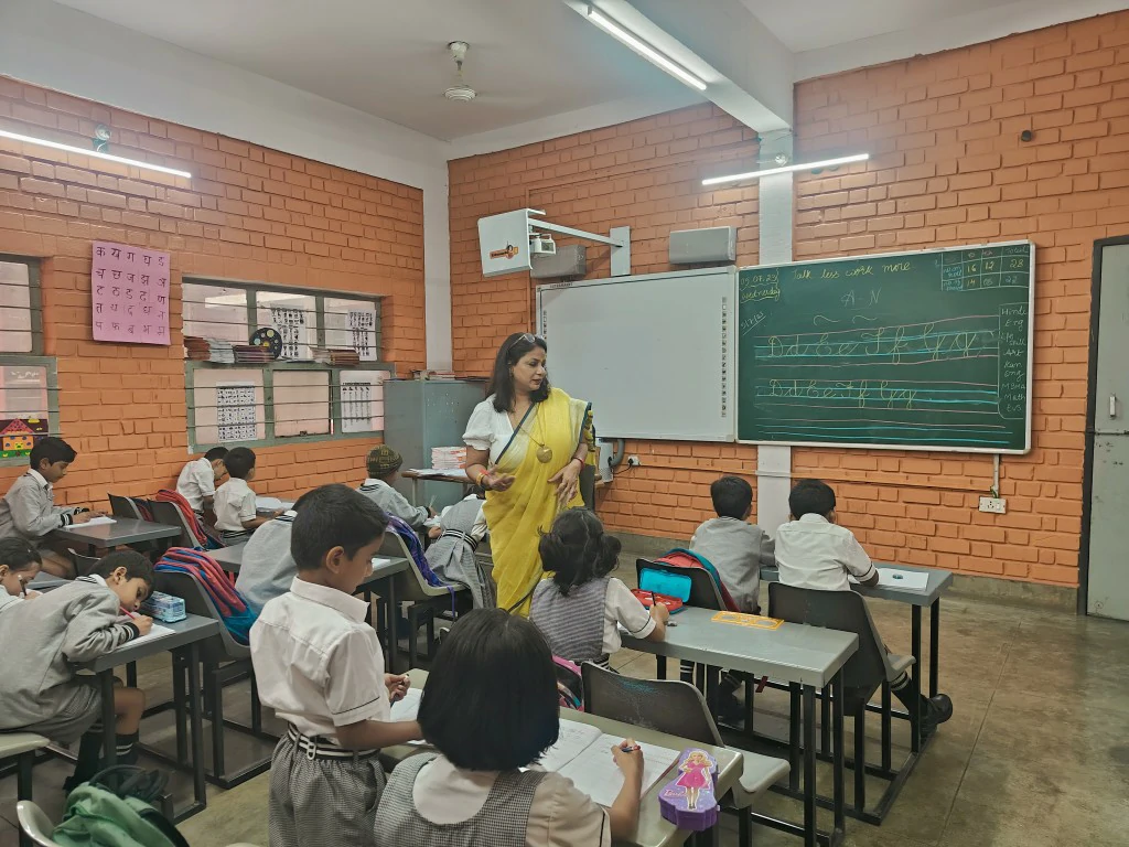 Shalini V. Jha - Celebrity Graphologist